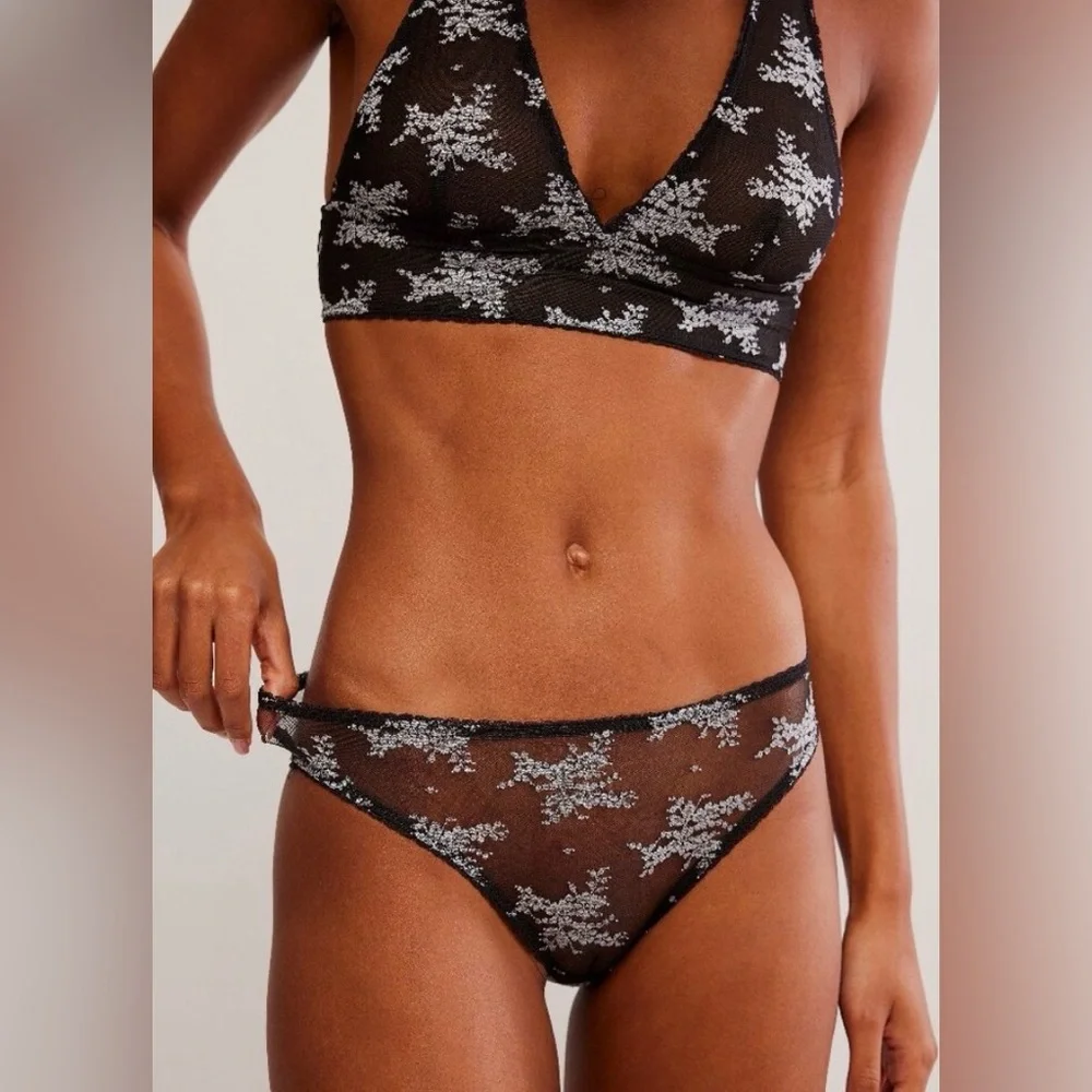 #1011 Free People Black and White Lace Bralette & pantie set - Picture 3 of 13